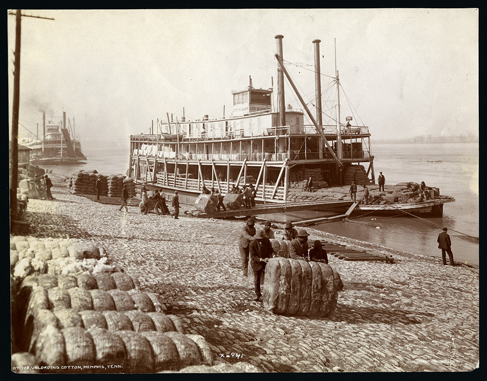 Steamboat City of St. Joseph loading cotton on the Memphis waterfront